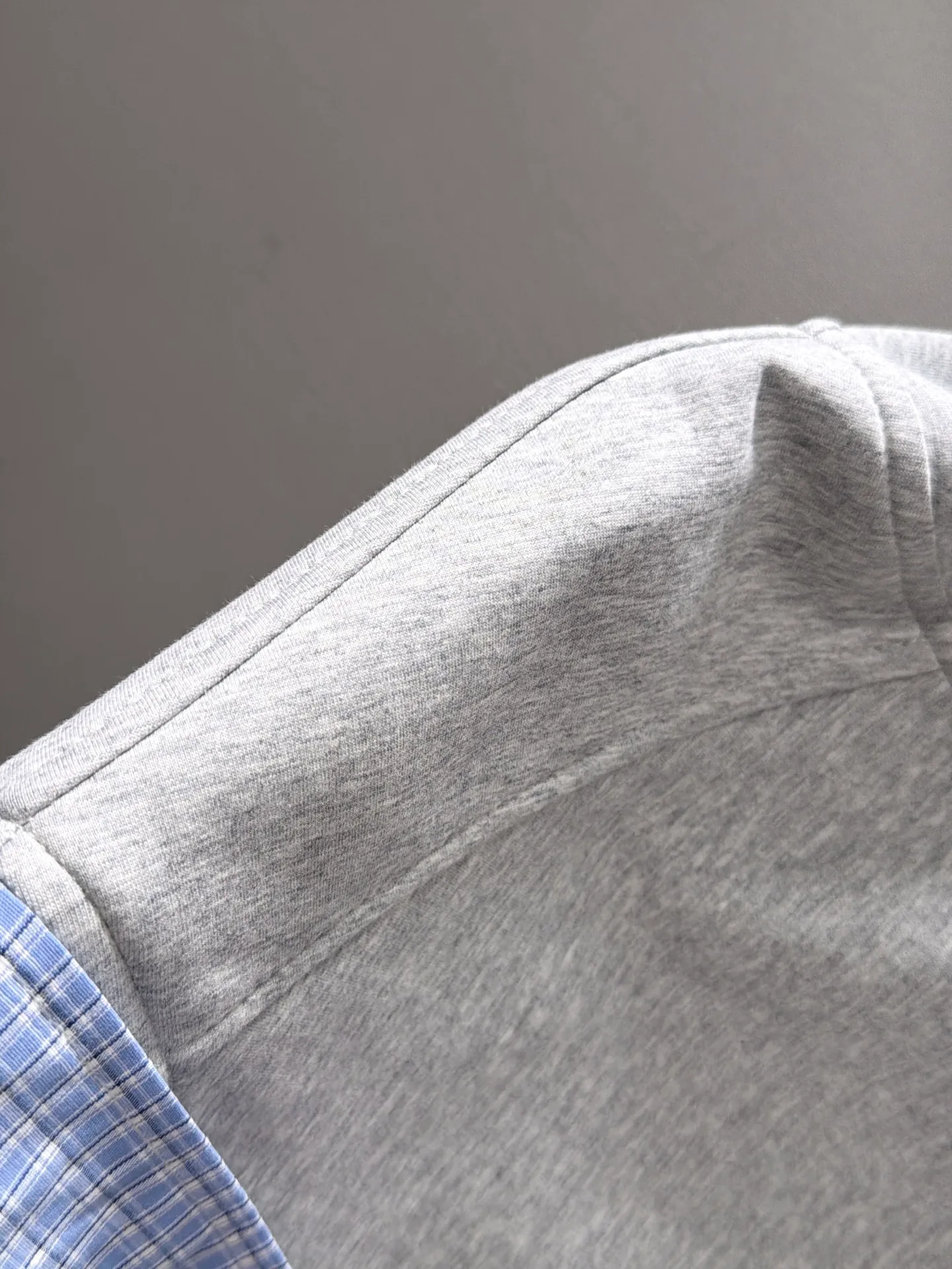 Exclusively launched in Paris for 2026 autumn and winter New Arrival sweatshirt long-sleeved jacket for men and women. Same Style for many stars. Craftsmanship that cannot be replicated by ordinary small workshops. We are not afraid of any challenges in terms of materials, detail restoration and craftsmanship, just to provide you with wonderful products. Compare the top Original versions at will. No expense is spared just to do better. Unique imported fabric feel. Purely imported German machine production. Precision operation. Ten thousand needle density. Full set of New Arrival accessories with three standards. Customized simultaneously. Versatile upper body is fashionable, a perfect choice for autumn and winter, and a must-have item. Sizes table: S-4XL (please state your height and weight when placing an order)